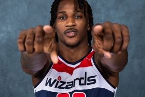 攻守兼备！贾米尔-沃特金斯18中8贡献23分8板5断 三分11中4