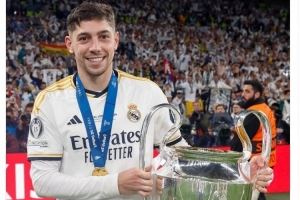 皇马官方祝巴尔韦德27岁生日快乐，加盟至今出战323场斩获14冠