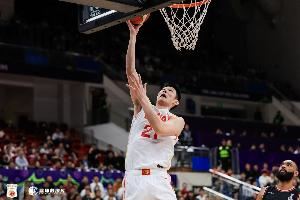 稳定基本盘！胡金秋8中7超高效拿下16分6板1断