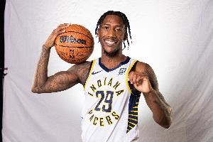 西卡:昆顿-杰克逊毫无畏惧为球队注入了能量 喜欢他的打球方式