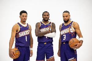 布克：格林上场能减轻所有人的压力 他拥有非常高的天赋