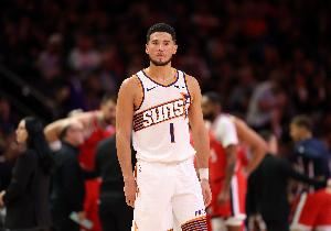 美记:布克今年已29岁 若太阳近几年无法争冠也可考虑交易他